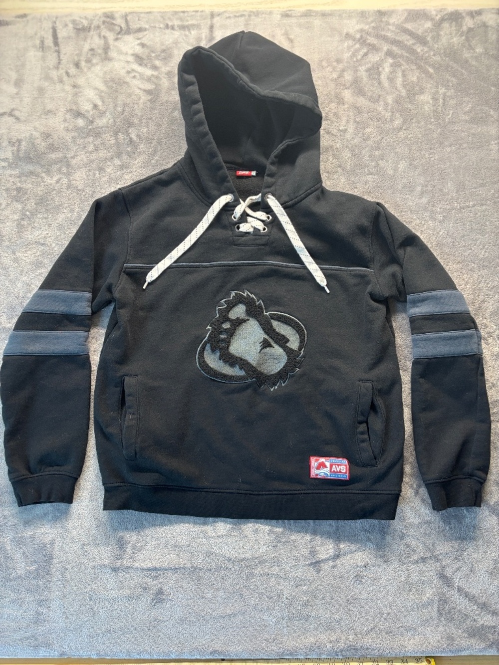 Colorado Avalanche unisex black hoodie size L retro logo on chest
